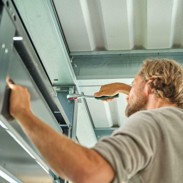 Bosch BOS4053423255140 Llave de Trinquete 1/2, Par de Torsión hasta 768 Nm, Botón de Bloqueo Intuitivo con Cuello Curvo 1