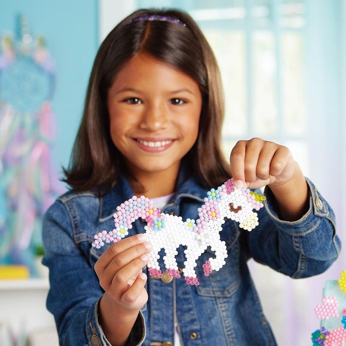 Aquabeads 31944 Set de Abalorios para Crear Unicornios, más de 1500 Piezas y 24 Colores, Llaveros (+4 años) 4 Aquabeads 31944 Set de Abalorios para Crear Unicornios, más de 1500 Piezas y 24 Colores, Llaveros (+4 años) 4