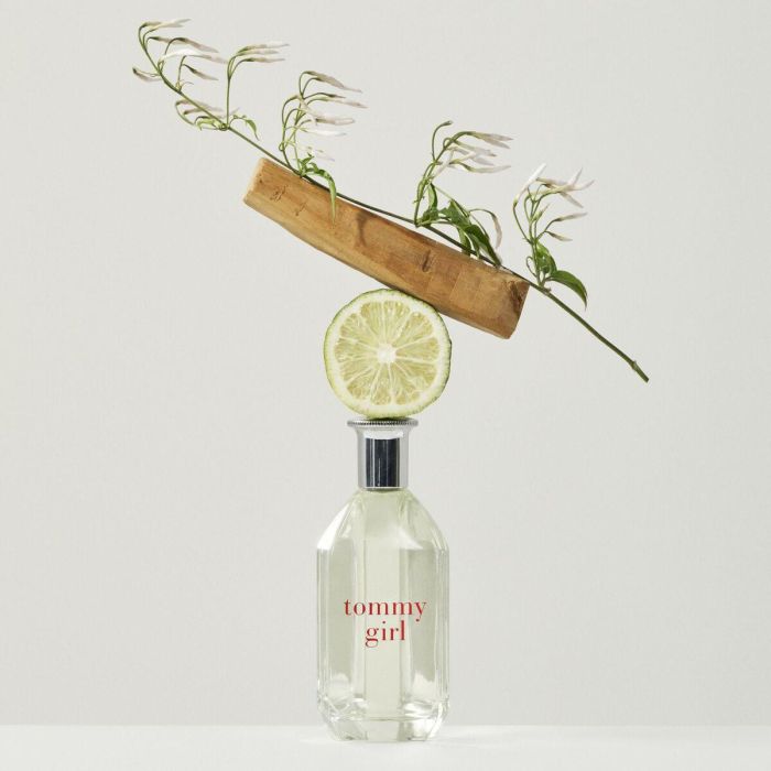 Tommy Hilfiger TOMMY GIRL Eau de Toilette Colonia Vaporizador para Mujer, Fragancia Efervescente y Amaderada, 30 ml 5 Tommy Hilfiger TOMMY GIRL Eau de Toilette Colonia Vaporizador para Mujer, Fragancia Efervescente y Amaderada, 30 ml 5