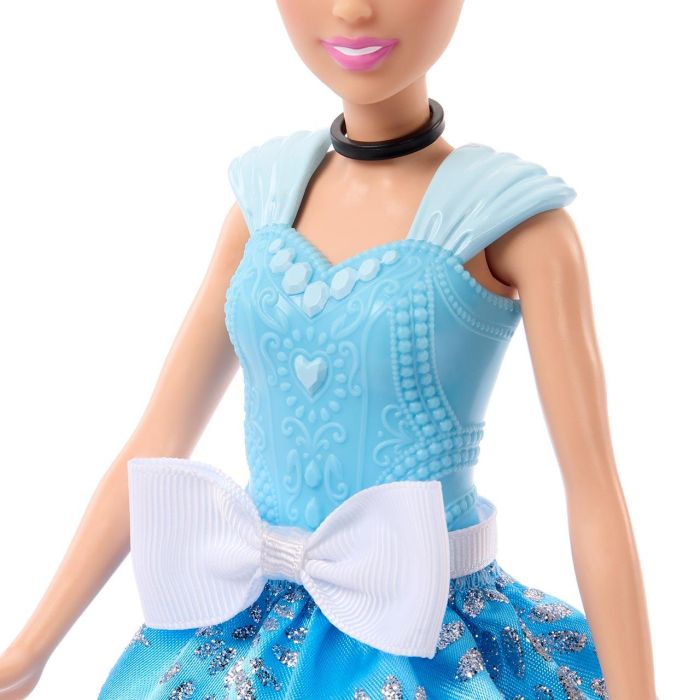 Mattel Disney Princess Cenicienta Royal Fashion Reveal Muñeca con Múltiples Conjuntos y Accesorios para Combinar 3