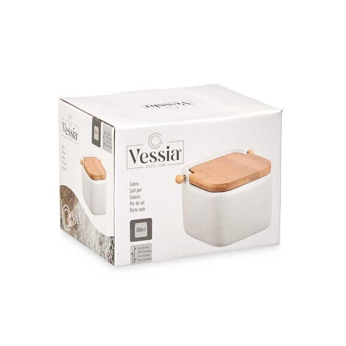 Salero de Cerámica Blanca con Tapa de Bambú Vessia 14.5x11x12 cm, 800 ml (6 Unidades) 2 Salero de Cerámica Blanca con Tapa de Bambú Vessia 14.5x11x12 cm, 800 ml (6 Unidades) 2