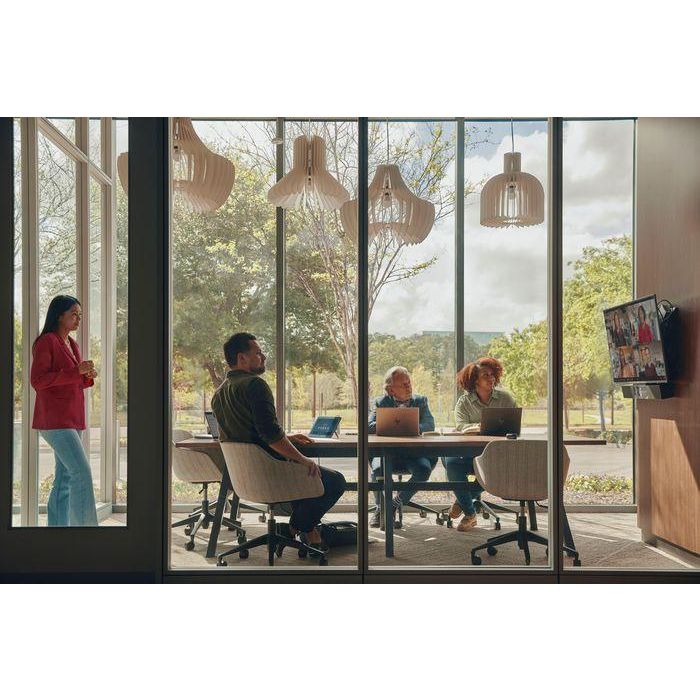 Poly Studio USB Video Bar para Colaboración Clara en Salas Medianas con Audio y Video de Calidad y Cámara Inteligente DirectorAI 4 Poly Studio USB Video Bar para Colaboración Clara en Salas Medianas con Audio y Video de Calidad y Cámara Inteligente DirectorAI 4