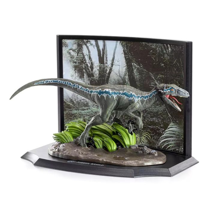 The Noble Collection Figura Coleccionable Toyllectible Treasures Blue Velociraptor Jurassic Park 19cm - Replica Detallada con Escena