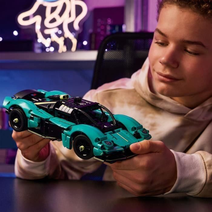 LEGO Technic 42208 Aston Martin Valkyrie Set de Construcción para Niños 9+ Años 4