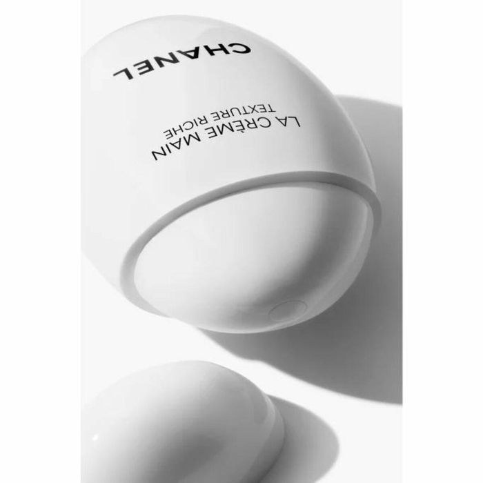 Chanel il20a La Crème Main Texture Riche - Crema de Manos Nutritiva, Reparadora, Antimanchas para Piel Seca 50 ml 1 Chanel il20a La Crème Main Texture Riche - Crema de Manos Nutritiva, Reparadora, Antimanchas para Piel Seca 50 ml 1