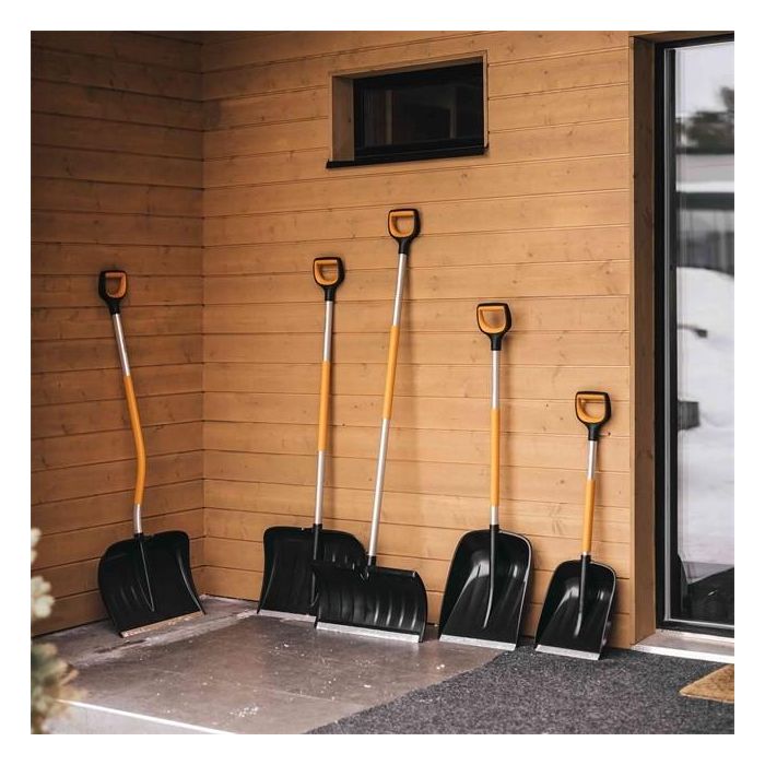 Fiskars Scheeräumer X-Series 1