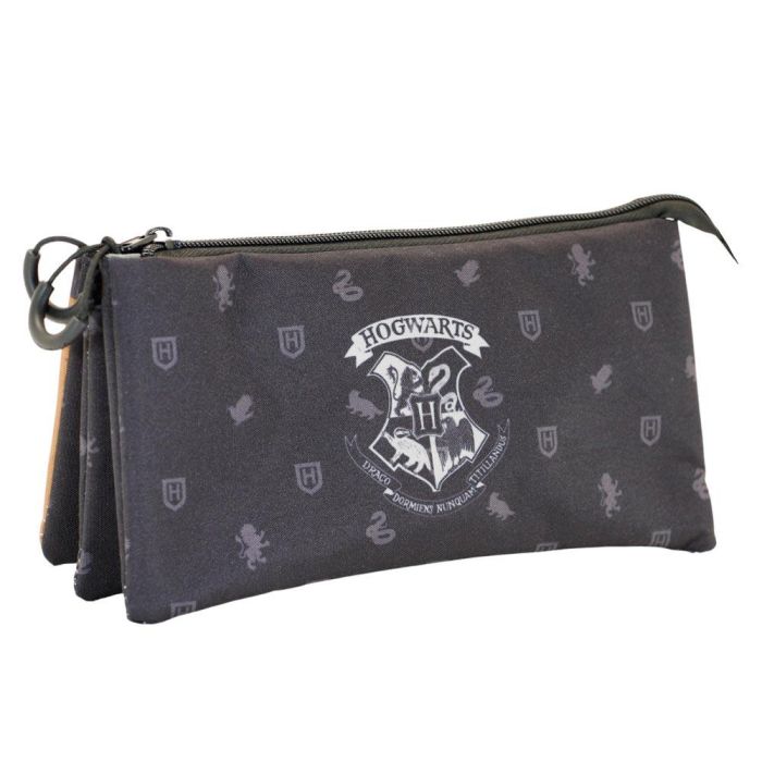 Harry Potter Estuche Portatodo Triple Hogwarts, 3 Compartimentos, Negro Harry Potter Estuche Portatodo Triple Hogwarts, 3 Compartimentos, Negro