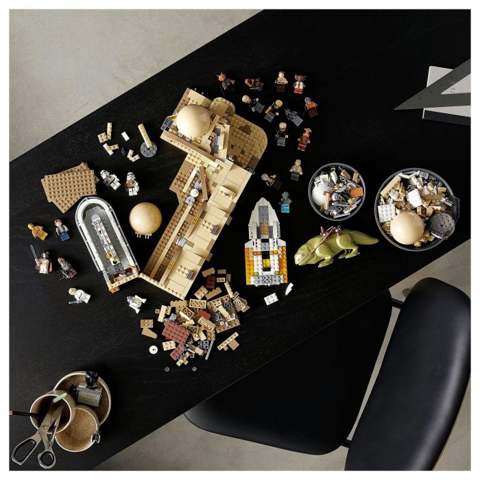 LEGO Star Wars Mos Eisley Cantina 75290 - Juego de Construcción 3187 Piezas con 21 Minifiguras 21