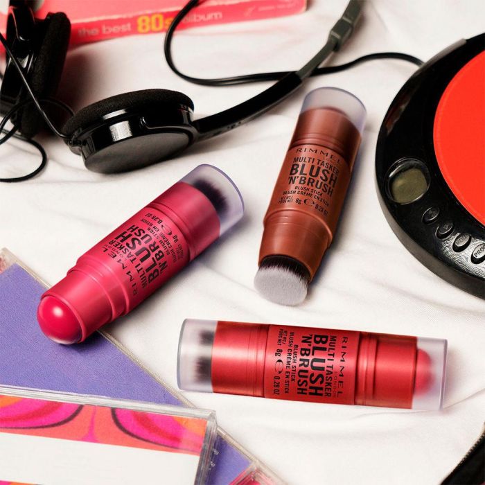 Rimmel London Multi-Tasker Blush 'N' Brush Stick Rubor y Brocha en 1 - #150 Cherry On Point - 8 gr 4 Rimmel London Multi-Tasker Blush 'N' Brush Stick Rubor y Brocha en 1 - #150 Cherry On Point - 8 gr 4