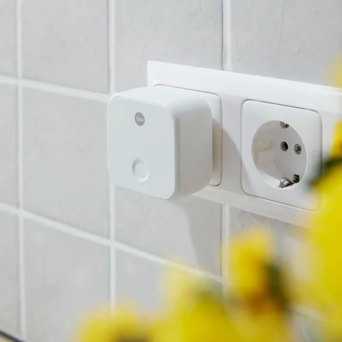 Yale Puente WiFi para acceso remoto 05/401C00/WH con Asistente de Voz Enchufe de 2 pines 3