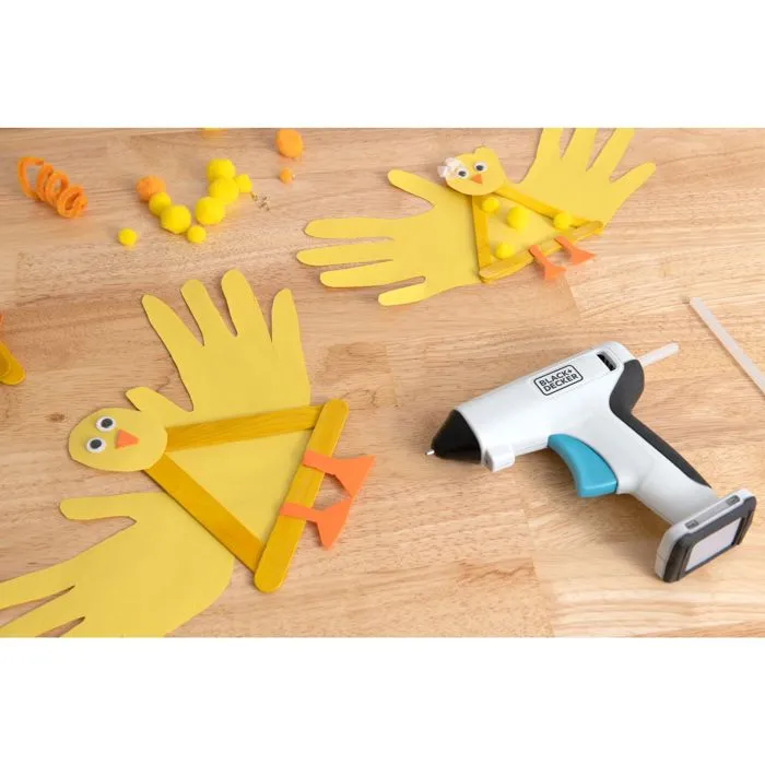 Black+Decker Pistola de Cola BCGL115-XJ 3,6V para Barra de Silicona Ø7 mm con Carga USB Tipo C y Luz LED 3 Black+Decker Pistola de Cola BCGL115-XJ 3,6V para Barra de Silicona Ø7 mm con Carga USB Tipo C y Luz LED 3