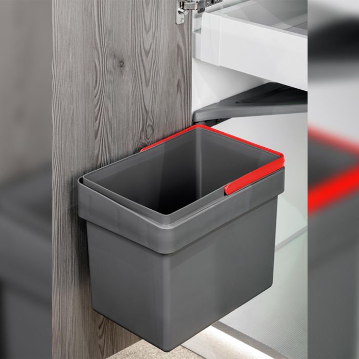 Emuca Contenedor de reciclaje para fijación a la puerta del mueble Recycle, 1 vaso extraíble de 15 litros, Plástico gris antracita 1 Emuca Contenedor de reciclaje para fijación a la puerta del mueble Recycle, 1 vaso extraíble de 15 litros, Plástico gris antracita 1