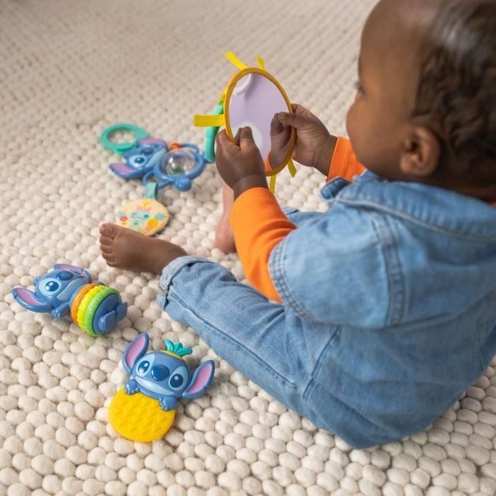Disney Baby BRI0074451174733 Stitch - Set de Regalo de Nacimiento 4 Juguetes para Recién Nacidos: Sonajero, Mordedor y Multisensoriales 3 Disney Baby BRI0074451174733 Stitch - Set de Regalo de Nacimiento 4 Juguetes para Recién Nacidos: Sonajero, Mordedor y Multisensoriales 3