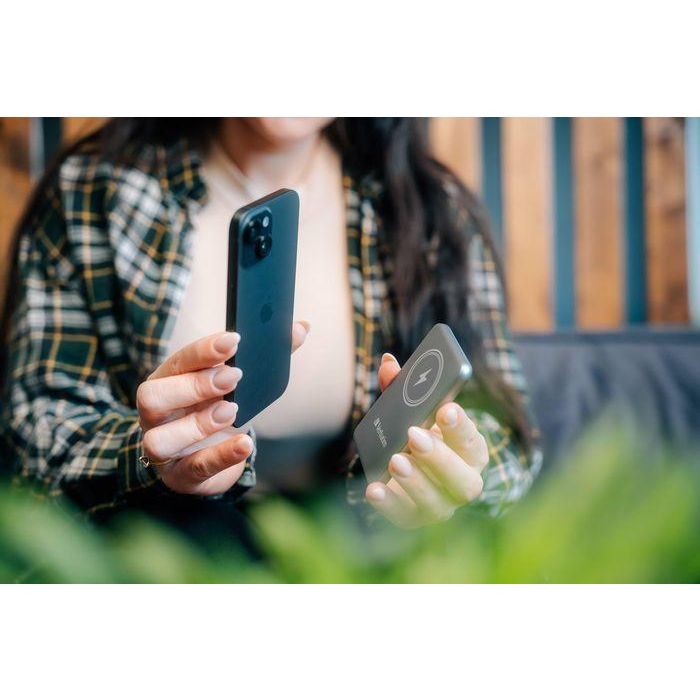 Verbatim Charge 'n' Go Power Bank Magnético Inalámbrico 5000mAh, Carga Rápida 15W / PD20W con USB-C y Diseño Delgado Gris 6