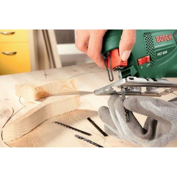 Bosch PST 650 CT Sierra de calar para cortes precisos rectos y curvos, compacta, ligera, de manejo cómodo y vibración mínima. 4