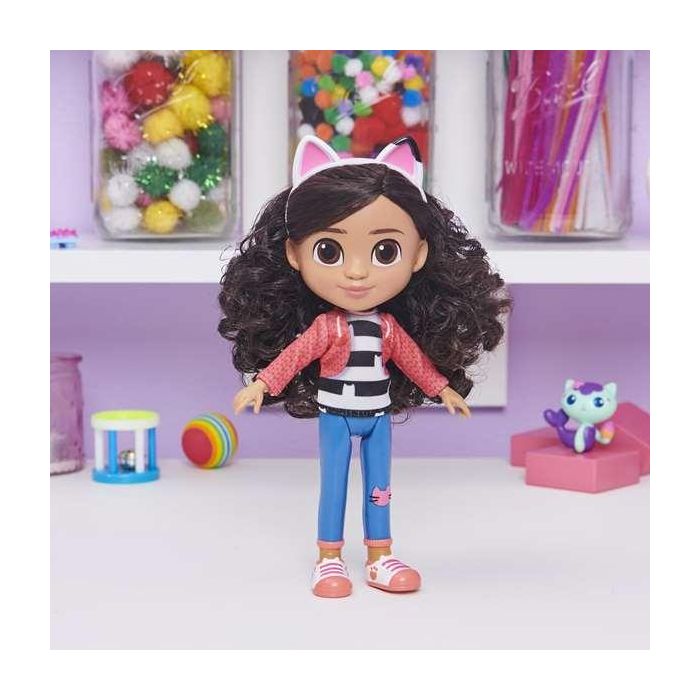 Spin Master 606043 Muñeca Gabby, La Casa de Muñecas de Gabby, 20 cm, ideal para recrear escenas de la serie de TV, edad +3 años 1