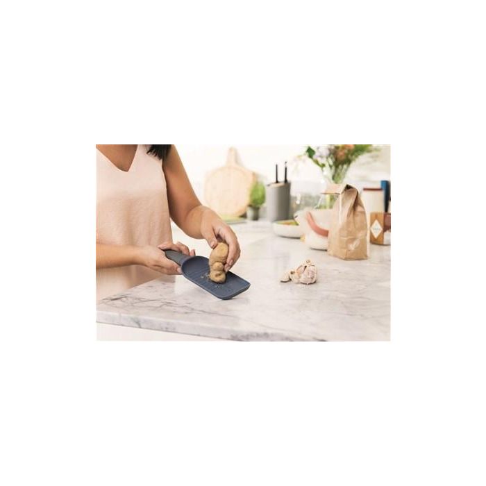 Berghoff 3950030 Rallador Multiusos para Jengibre, Ajo, Nuez Moscada y Frutas Cítricas 3 Berghoff 3950030 Rallador Multiusos para Jengibre, Ajo, Nuez Moscada y Frutas Cítricas 3