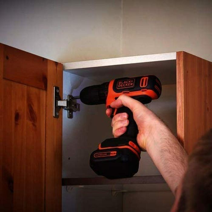 Black & Decker Destornillador Inalámbrico 10.8V, 2 Baterías Litio, Control de Torque 10 Posiciones y Caja 1 Black & Decker Destornillador Inalámbrico 10.8V, 2 Baterías Litio, Control de Torque 10 Posiciones y Caja 1