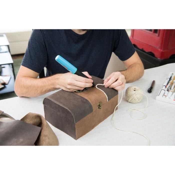 Bosch Pistola de Pegamento Adhesivo Compacta Ø 7 mm Calentamiento <1 min con 20 Barras, 2 Baterías AA y Cargador USB Azul 3