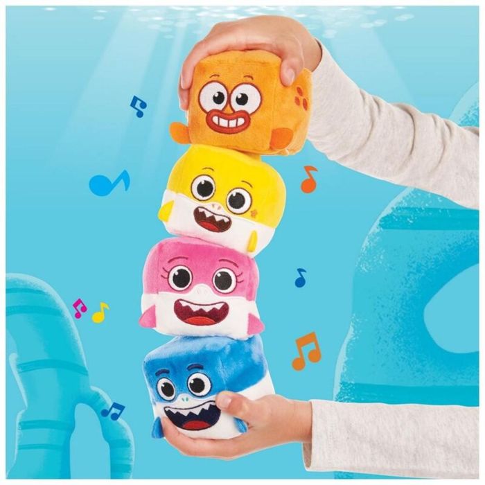 Wowwee Peluches Pequeños con Sonidos Baby Shark, Incluye Baby Shark, Mommy Shark y Daddy Shark, 4 Versos Aleatorios 1 Wowwee Peluches Pequeños con Sonidos Baby Shark, Incluye Baby Shark, Mommy Shark y Daddy Shark, 4 Versos Aleatorios 1