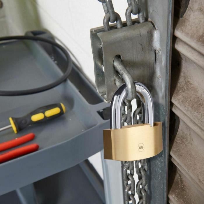 Yale Y2B/80/138/1 Candado de seguridad con martillo, Latón 80 mm, Arco de acero cementado, 3 llaves 1