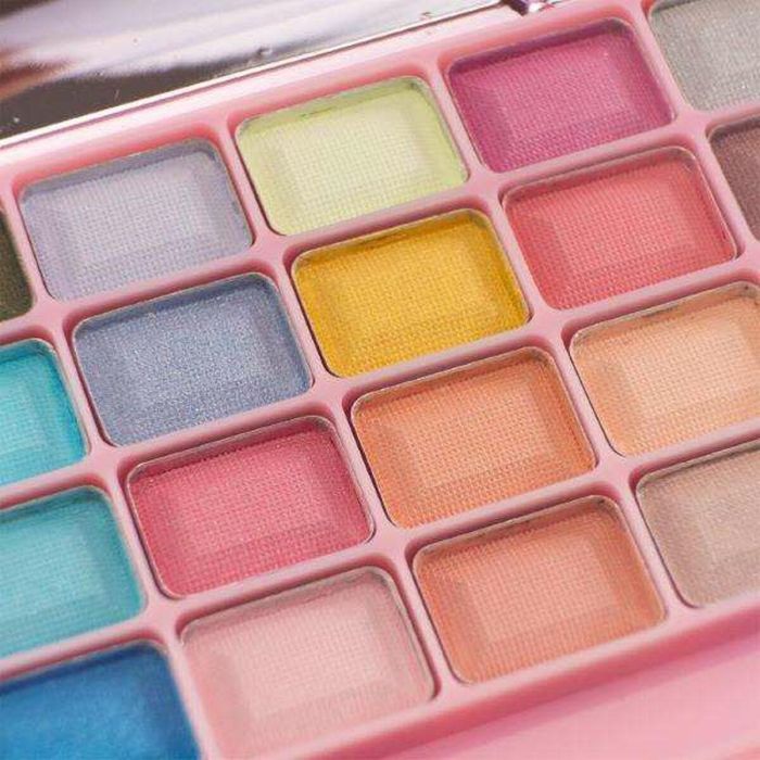 Estuche maquillaje pink it. incluye 24 sombras de ojos y 2 aplicadores. 14x22x2,5 cm 1 Estuche maquillaje pink it. incluye 24 sombras de ojos y 2 aplicadores. 14x22x2,5 cm 1