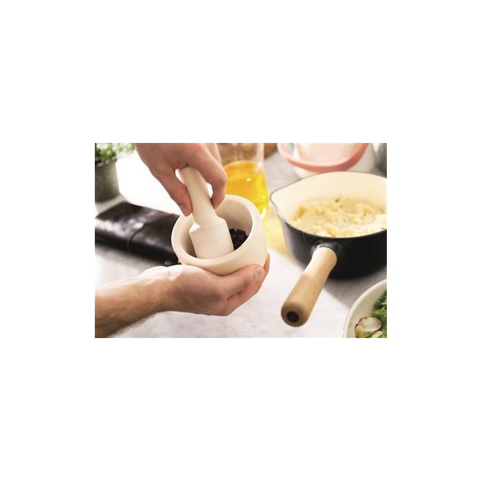 Berghoff 3950032 Mortero y Maza Pequeño con Tapa de Corcho para Conservar Aromas 2 Berghoff 3950032 Mortero y Maza Pequeño con Tapa de Corcho para Conservar Aromas 2