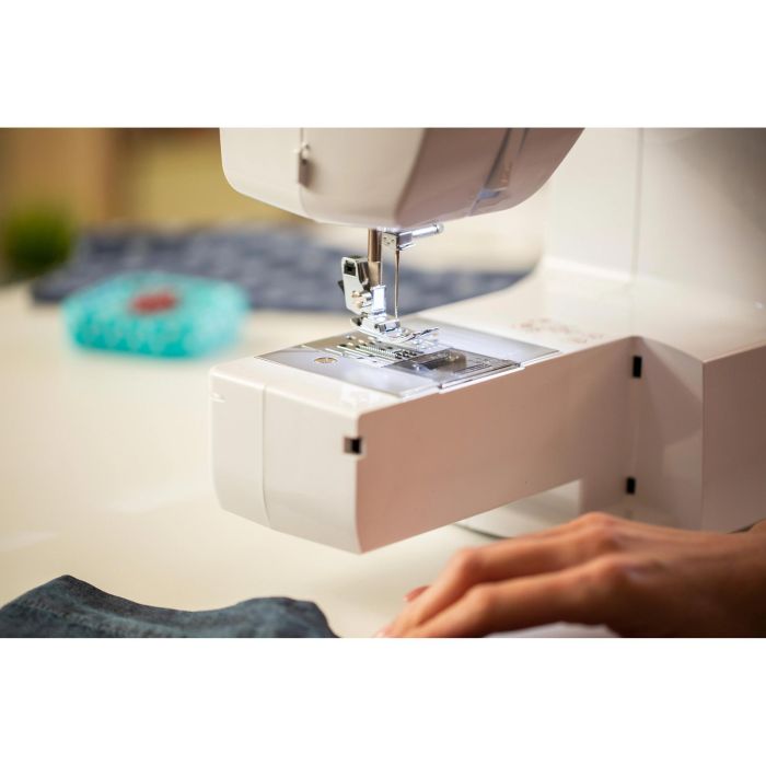 Brother RL-417 Máquina de coser mecánica con 17 funciones de costura, potente luz LED, brazo libre y 3 años de garantía 3