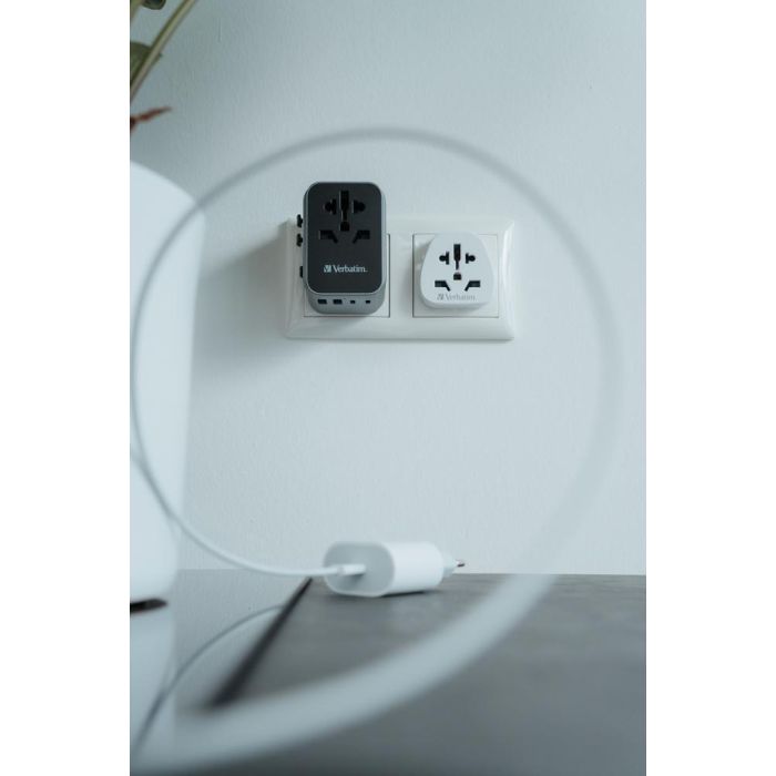 Verbatim Uta-03 Adaptador Universal De Viaje Con 1 Puerto Usb-C - 2 Puerto Usb-A - 2 Puerto Usb-C 20