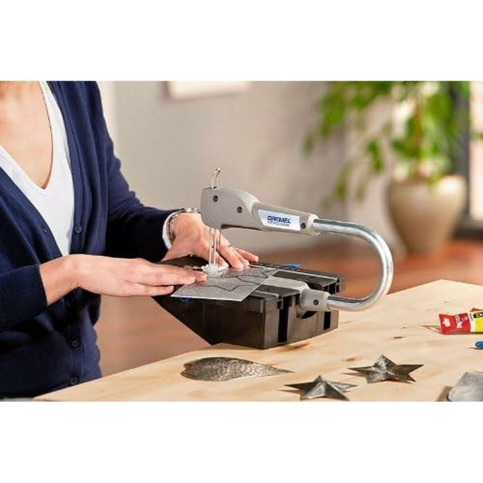 DREMEL MS20-1/5 Sierra de Calar Compacta Moto-Saw 70W 2 en 1 (Estacionaria/Portátil) Variador de Velocidad 1.500-2.250 rpm para Cortes de Precisión 2