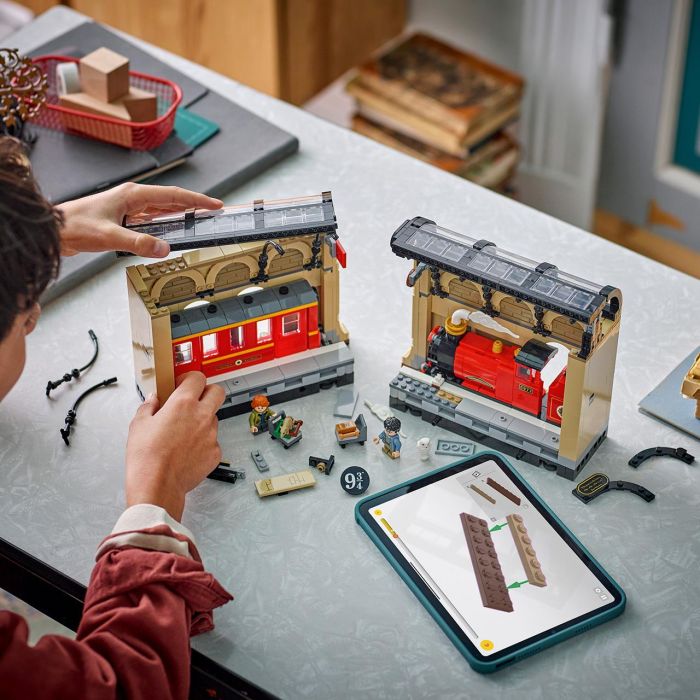 LEGO 76450 Harry Potter Book Nook Modelo Expreso de Hogwarts – Juego de Construcción para Niños a partir de 10 Años 4 LEGO 76450 Harry Potter Book Nook Modelo Expreso de Hogwarts – Juego de Construcción para Niños a partir de 10 Años 4