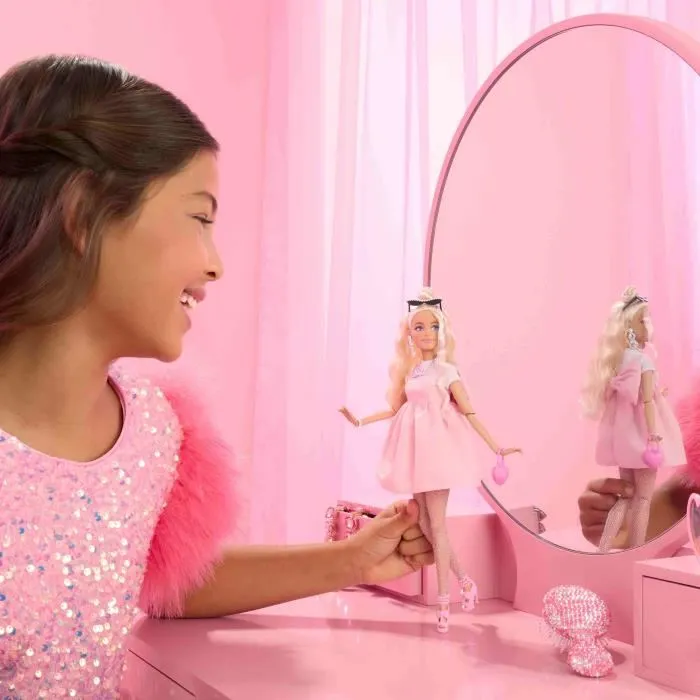 Mattel Muñeca Barbie Deluxe Vestido con Lazo para Niñas Mayores de 4 Años 2 Mattel Muñeca Barbie Deluxe Vestido con Lazo para Niñas Mayores de 4 Años 2