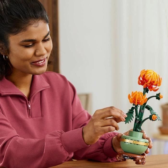 LEGO 10368 Crisantemo Icons, Set de Construcción Floral para Adultos, réplica detallada con flores naranjas articuladas y maceta 4 LEGO 10368 Crisantemo Icons, Set de Construcción Floral para Adultos, réplica detallada con flores naranjas articuladas y maceta 4