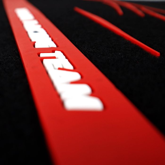Momo MOMLCM4A7BR Set Completo 4 Piezas Alfombras Universales Negro-Rojo para Coche Calidad Resistente 5