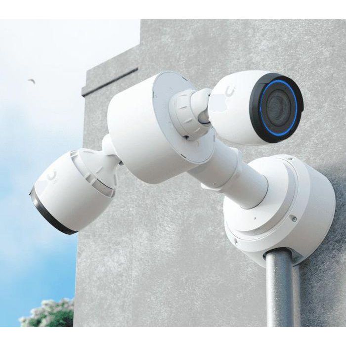 Ubiquiti Soporte Doble para Cámaras UniFi 1 1/2" NPS de Aleación de Aluminio y Policarbonato Blanco para Montaje en Superficie Plana y Conducto Roscado