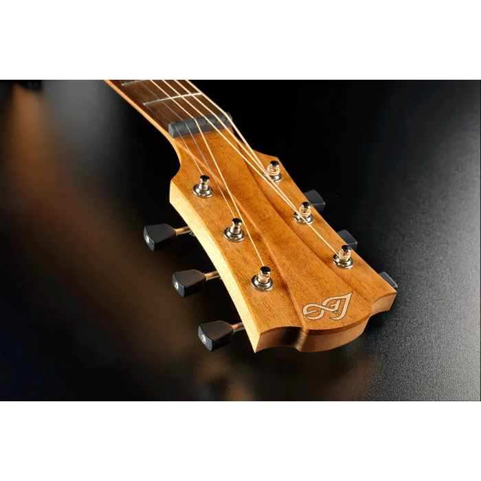 LAG Guitarra Acústica Dreadnought Cutaway Tramontane 70 Natural - Acabado Satinado 9