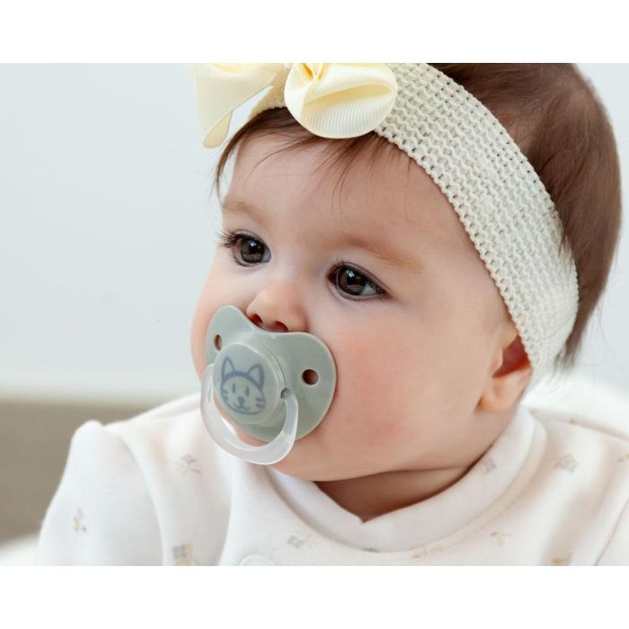 KioKids Chupete Ortodóntico para Bebés 6-18M. Tetina Silicona Alta Calidad Pack 2 Und. Diseño Gatito Gris Colección Soft Nordic 2 KioKids Chupete Ortodóntico para Bebés 6-18M. Tetina Silicona Alta Calidad Pack 2 Und. Diseño Gatito Gris Colección Soft Nordic 2