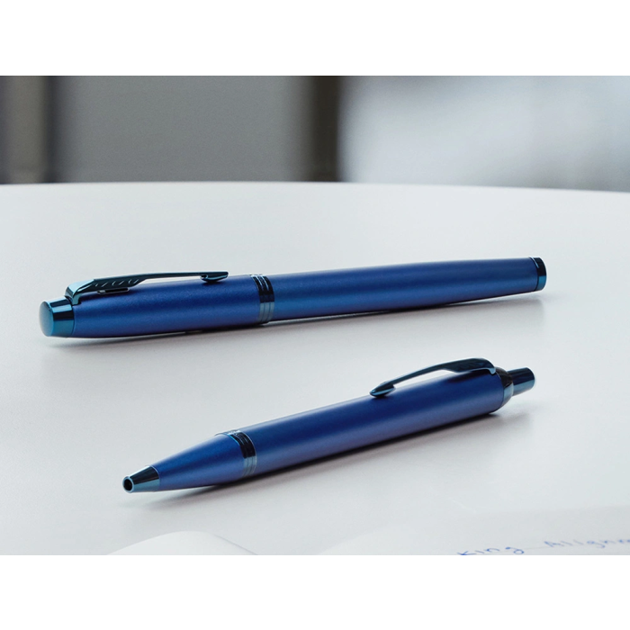 Roller Parker Im Monochrome Azul 5