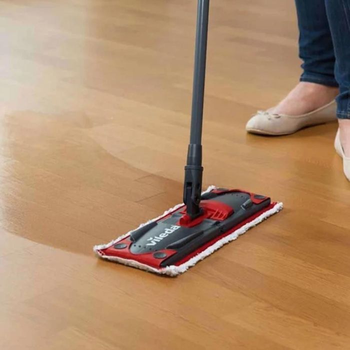Vileda Ultramax Set Mopa Microfibras 2 en 1 con Escurridor Vertical para Suelos y Parquet, Limpieza Manos Secas Gris/Rojo 36x13.6cm 3 Vileda Ultramax Set Mopa Microfibras 2 en 1 con Escurridor Vertical para Suelos y Parquet, Limpieza Manos Secas Gris/Rojo 36x13.6cm 3