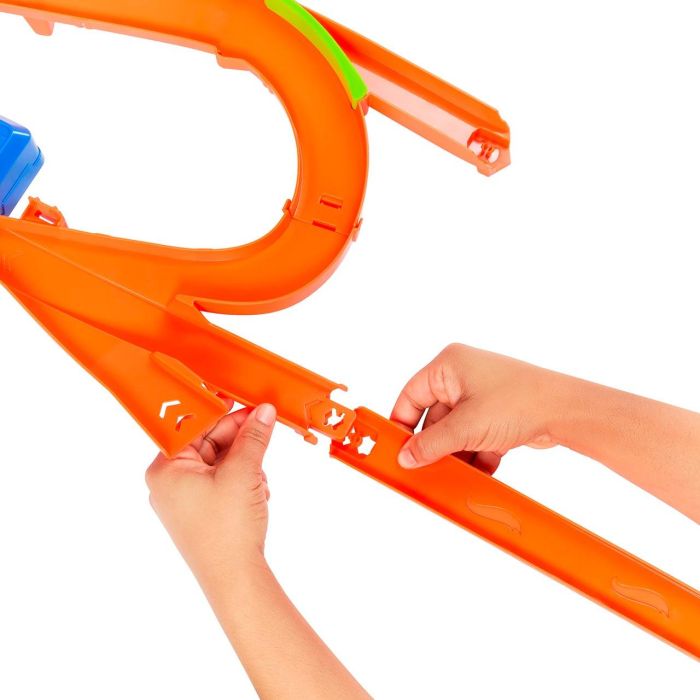 Hot Wheels Pista Big Air Crash - Incluye Coche Escala 1:64 - Medidas 68,7x62,5x85,9 cm - Edad +5 años - Requiere Pilas 4 Hot Wheels Pista Big Air Crash - Incluye Coche Escala 1:64 - Medidas 68,7x62,5x85,9 cm - Edad +5 años - Requiere Pilas 4
