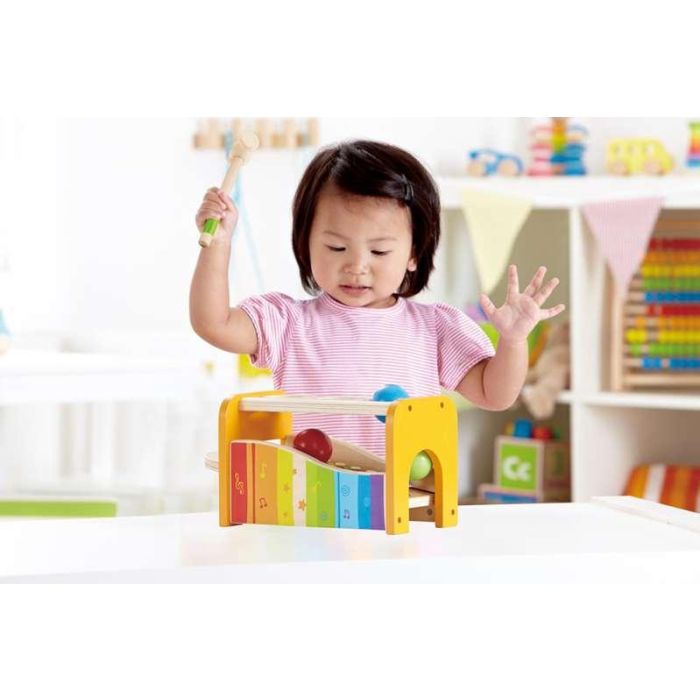 Hape Banco de Musica con Xilofono de Madera, Banco de Juego para Golpear Bolas, 24x15x13,5 cm 2