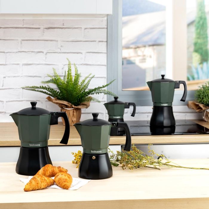 Bidasoa Cafetera Aluminio Vera 12 Tazas Verde Mate, Fondo Inducción Total, Máxima Eficiencia y Asas Soft Touch 1