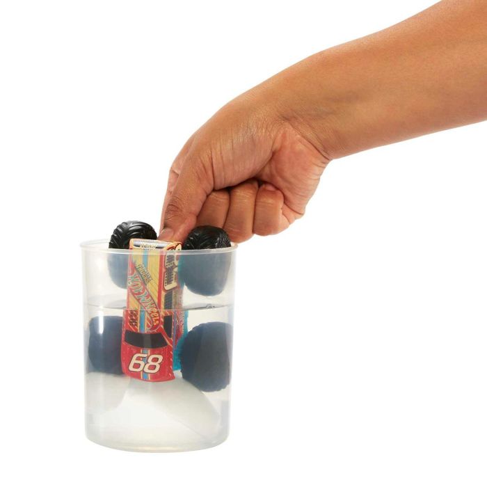 Hot Wheels Monster Trucks Color Reveal HJF39 Mattel Camión a Escala 1:64 con Revelación de Color y Cambio de Color con Agua 3