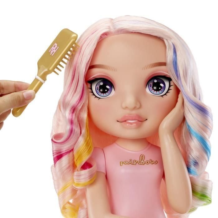 MGA Playset Cabeza Estilista Rainbow High Bella Parker con Pelo Largo Cepillable, 3 Cremas Color y Accesorios 1