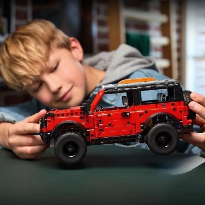 LEGO Ford Bronco SUV 42213 - Set de construcción coleccionable Technic para niños a partir de 9 años 3
