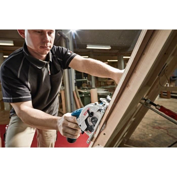 Bosch Professional GKS 12V-26 Sierra Circular Inalámbrica Profesional Compacta 1,4 kg 2x3.0Ah L-BOXX con Indicador de Carga 4 Bosch Professional GKS 12V-26 Sierra Circular Inalámbrica Profesional Compacta 1,4 kg 2x3.0Ah L-BOXX con Indicador de Carga 4