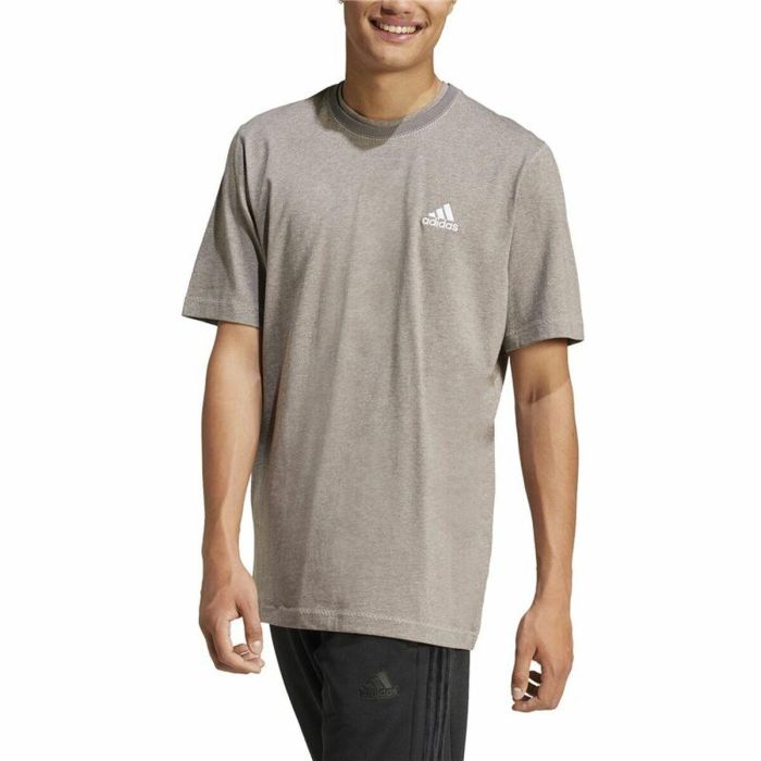 Camiseta de Manga Corta Hombre Adidas Seasonal Essentials Marrón Gris claro 4 Camiseta de Manga Corta Hombre Adidas Seasonal Essentials Marrón Gris claro 4
