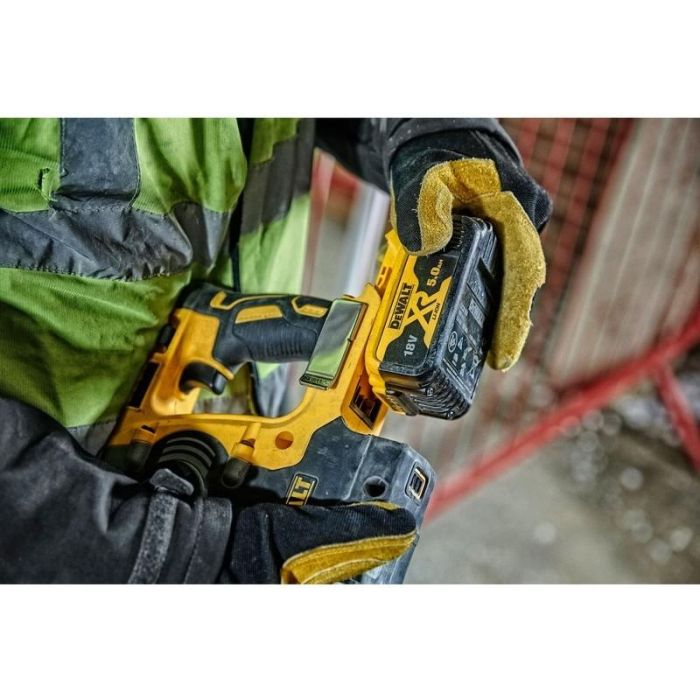 DEWALT Akku-Kombihammer. 18V / 5.0Ah 5 DEWALT Akku-Kombihammer. 18V / 5.0Ah 5