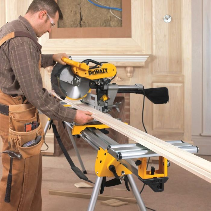 DEWALT Paneelsaege 305 mm 1675 Watt 3