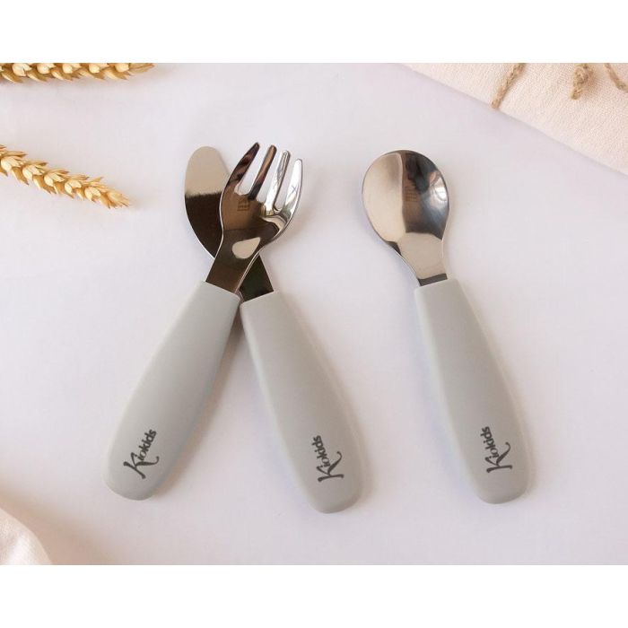 KioKids Set Cubiertos Infantiles Acero Inoxidable y Silicona, Mangos Antideslizantes, Bordes Redondeados, Lavavajillas, Gris, +6 meses, 14 cm